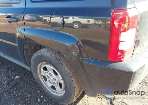 2010 Jeep Patriot Sport z USA, uszkodzony, nr VIN 1J4NT2GA3AD514551